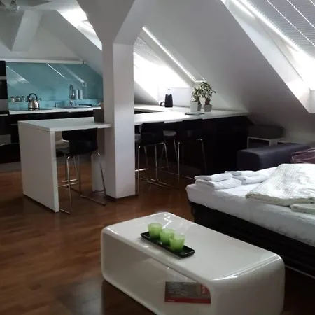 Luxury Letna דירה *